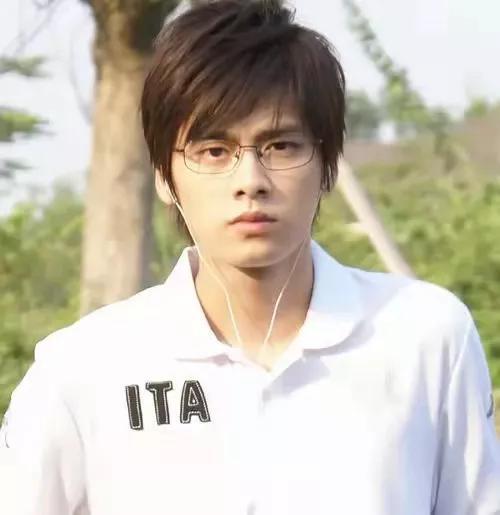 李易峰个人简介资料及喜好（李易峰的坎坷人生）