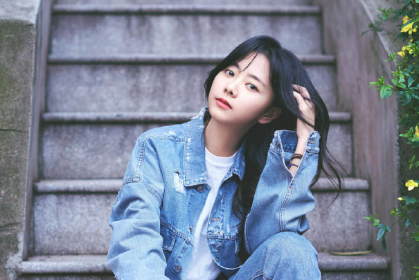 谭松韵一家三口照片
