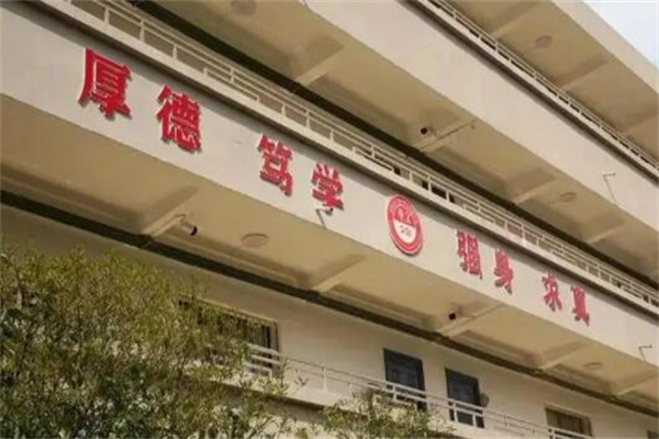 孩子封闭式学校好吗