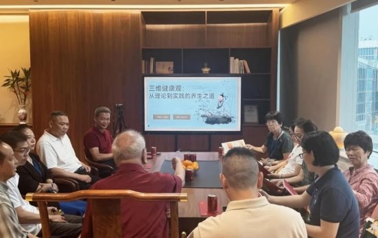 金融学泰斗张亦春教授率队参观红果宝公司：健康养生需要全面升级