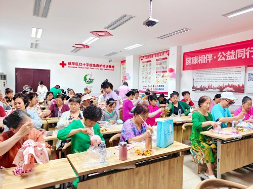 健康相伴 公益同行｜成都海通药业走进致强社区 以专业守护市民健康