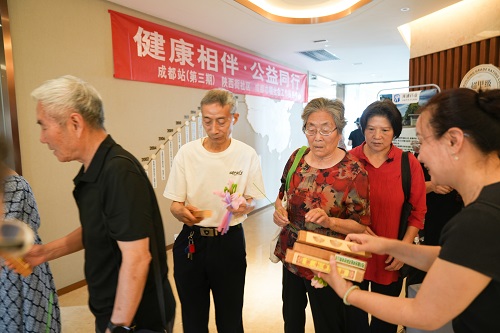 盛夏送清凉，健康伴我行 | 海通药业携手社区共筑长者健康防线