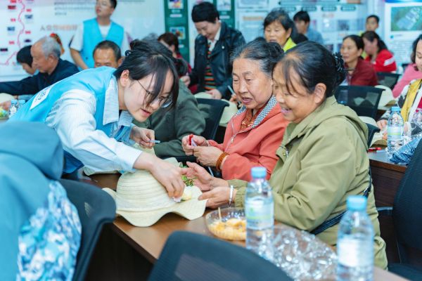 公益不止步 科普暖人心 岳阳新华达常态化走进贵阳社区送健康