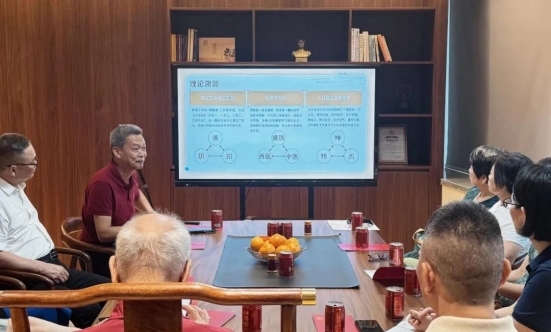 金融学泰斗张亦春教授率队参观红果宝公司：健康养生需要全面升级