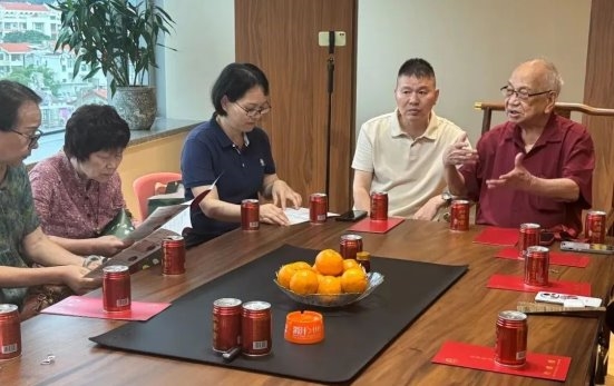 金融学泰斗张亦春教授率队参观红果宝公司：健康养生需要全面升级