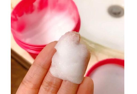 洗澡时先用磨砂膏还是沐浴露？磨砂膏可以天天使用吗？