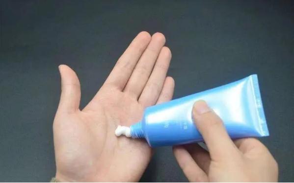什么时候涂护手霜好？面霜和护手霜有什么区别？