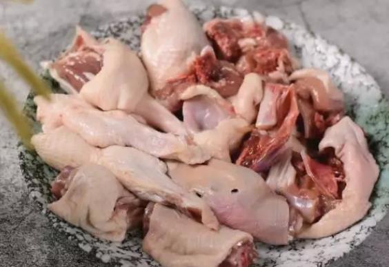鸭肉没煮熟可以吃吗 鸭肉煮多久才熟