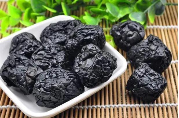 食用乌梅有哪些功效与作用？哪些人群不宜食用乌梅？