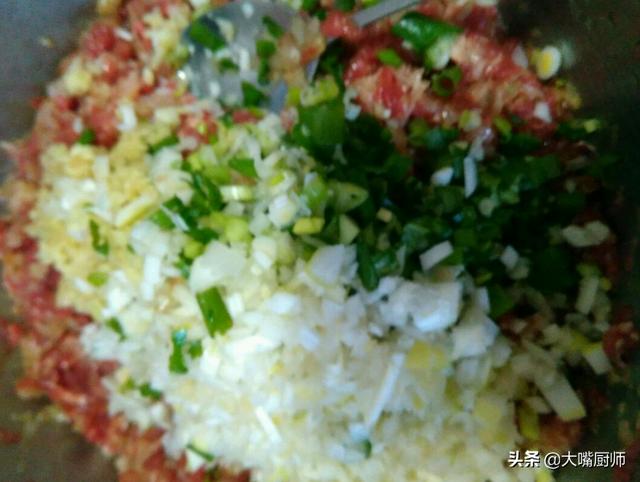 羊肉饺子馅怎么调好吃（包羊肉馅饺子牢记）