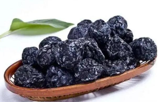 食用乌梅有哪些功效与作用？哪些人群不宜食用乌梅？