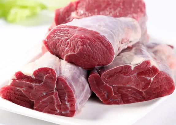 牛肉炖白萝卜还是红萝卜好 牛肉炖白萝卜可以放香菇吗